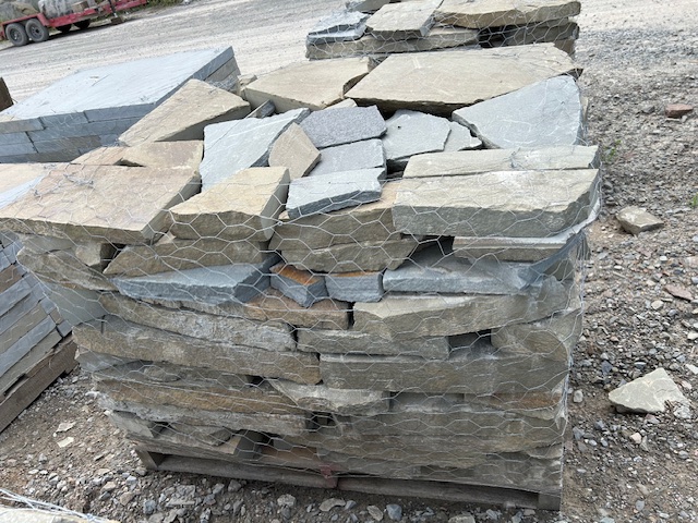 Lot 20: 3 pallets 2"-4" Quarry Colonial 2